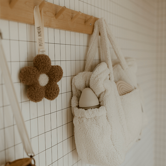 Attache tétine suspension fleur beige/écu - Atelier Wagram