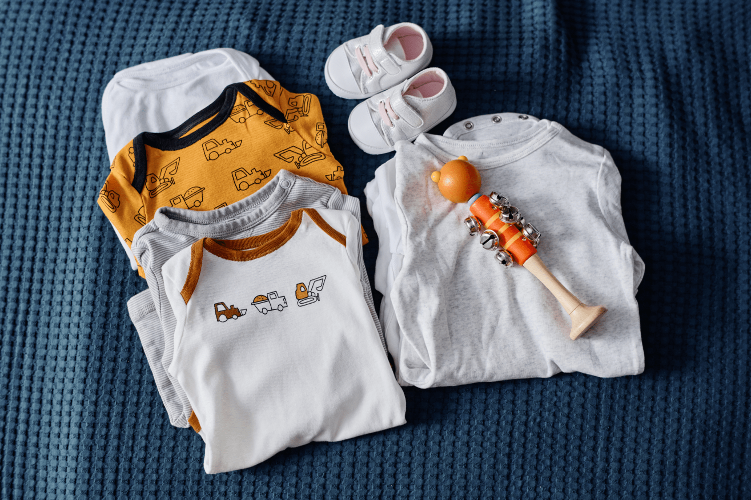 Fast-fashion bébé : pourquoi payer moins coûte plus cher (pour votre enfant et la planète)