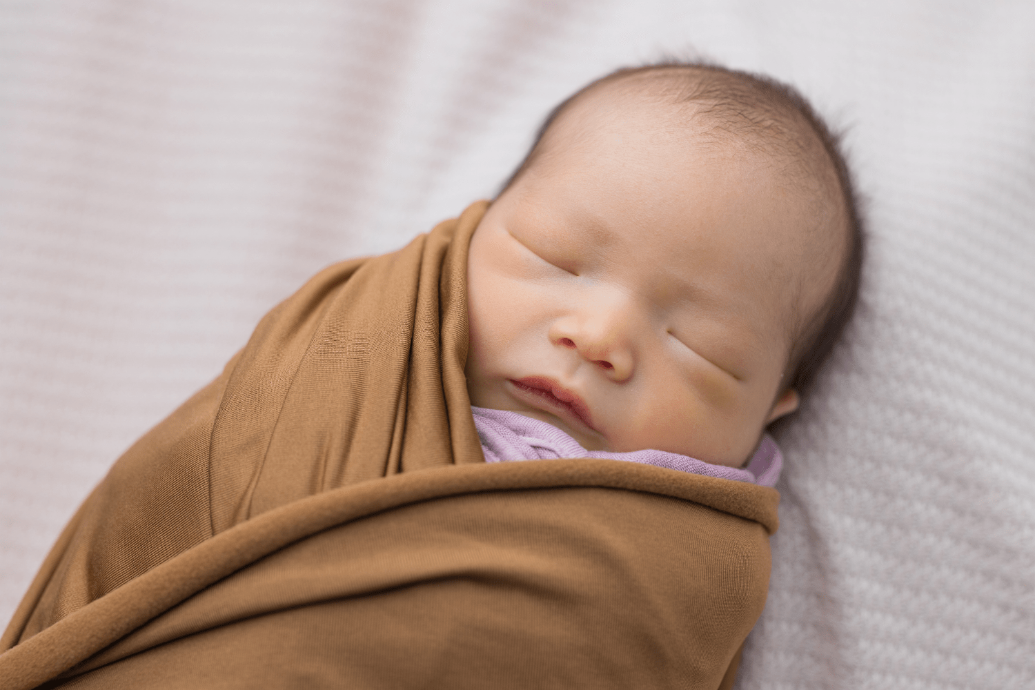 Combien de Langes Prévoir pour Bébé à la Naissance ? Le Guide Complet pour Ne Rien Oublier