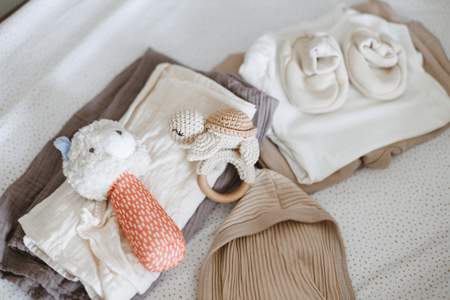 Checklist minimaliste bébé : trousseau essentiel Checklist minimaliste bébé : trousseau essentiel