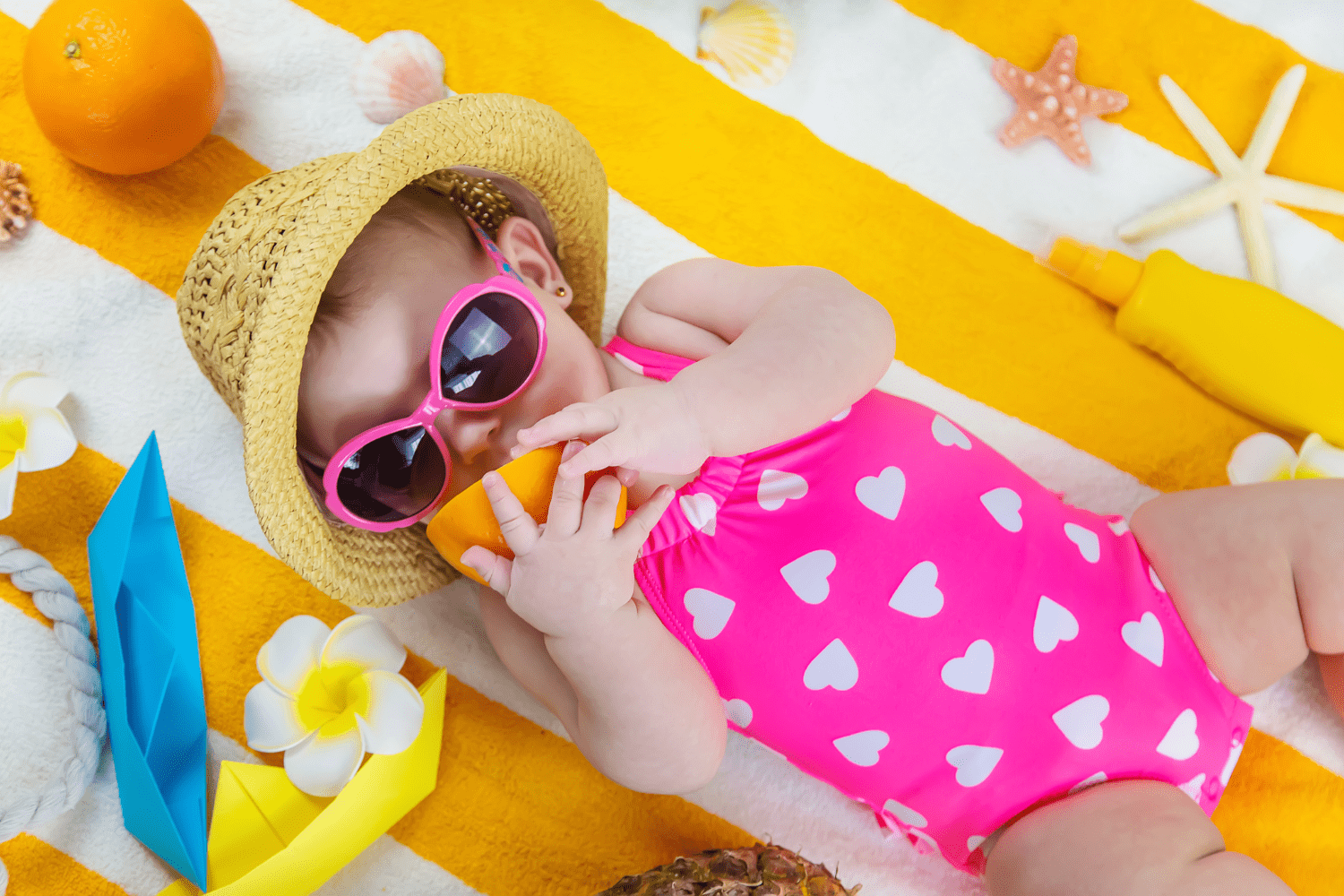 Protection solaire bébé poussette : vêtements, chapeau, lunettes