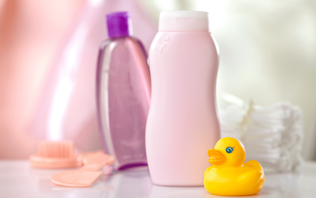 Perturbateurs endocriniens et cosmétiques bébé : pourquoi (et comment) passer au bio dès la naissance