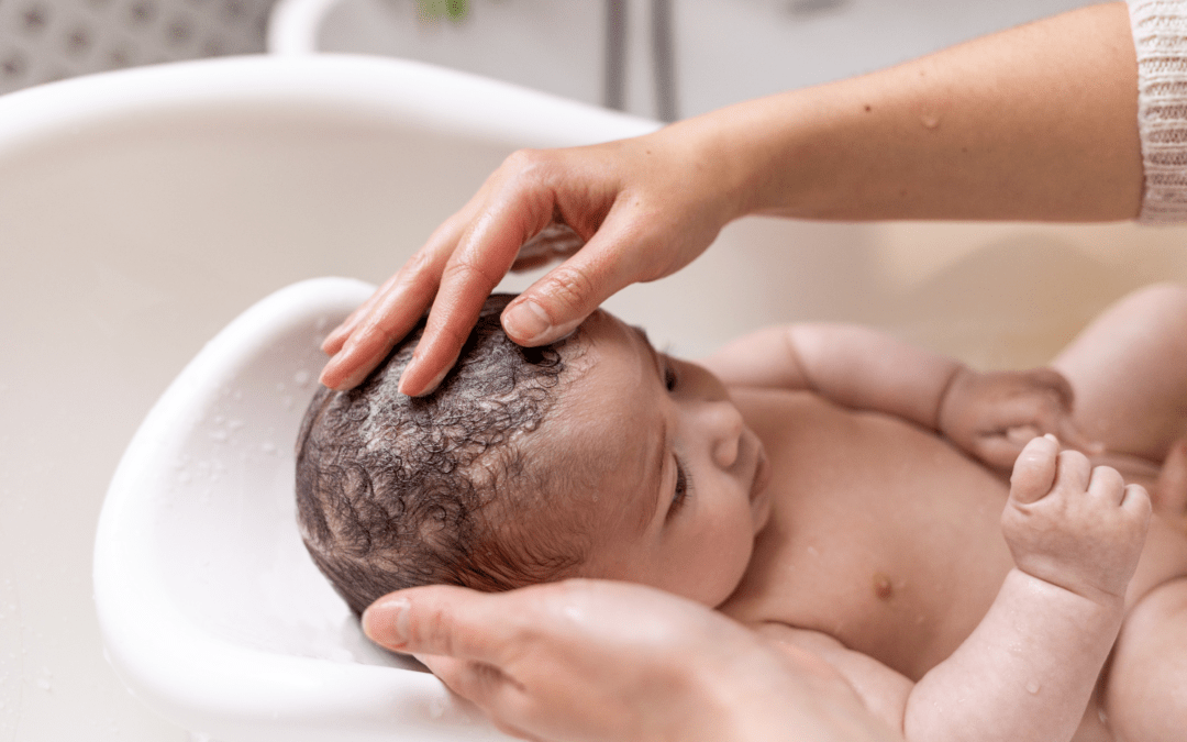 La routine bio en 4 étapes pour enlever les croûtes de lait de bébé sans lui faire mal