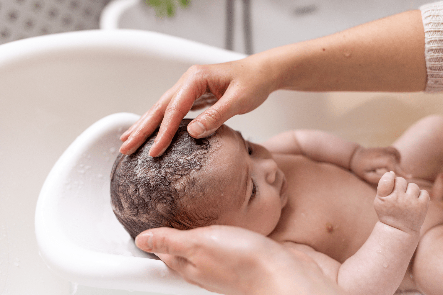 La routine bio en 4 étapes pour enlever les croûtes de lait de bébé sans lui faire mal