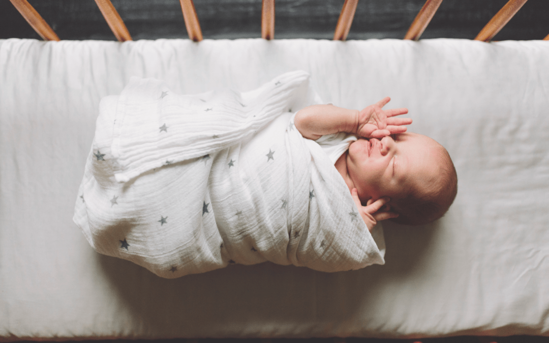 Emmailloter bébé en été : notre guide pour choisir le bon lange