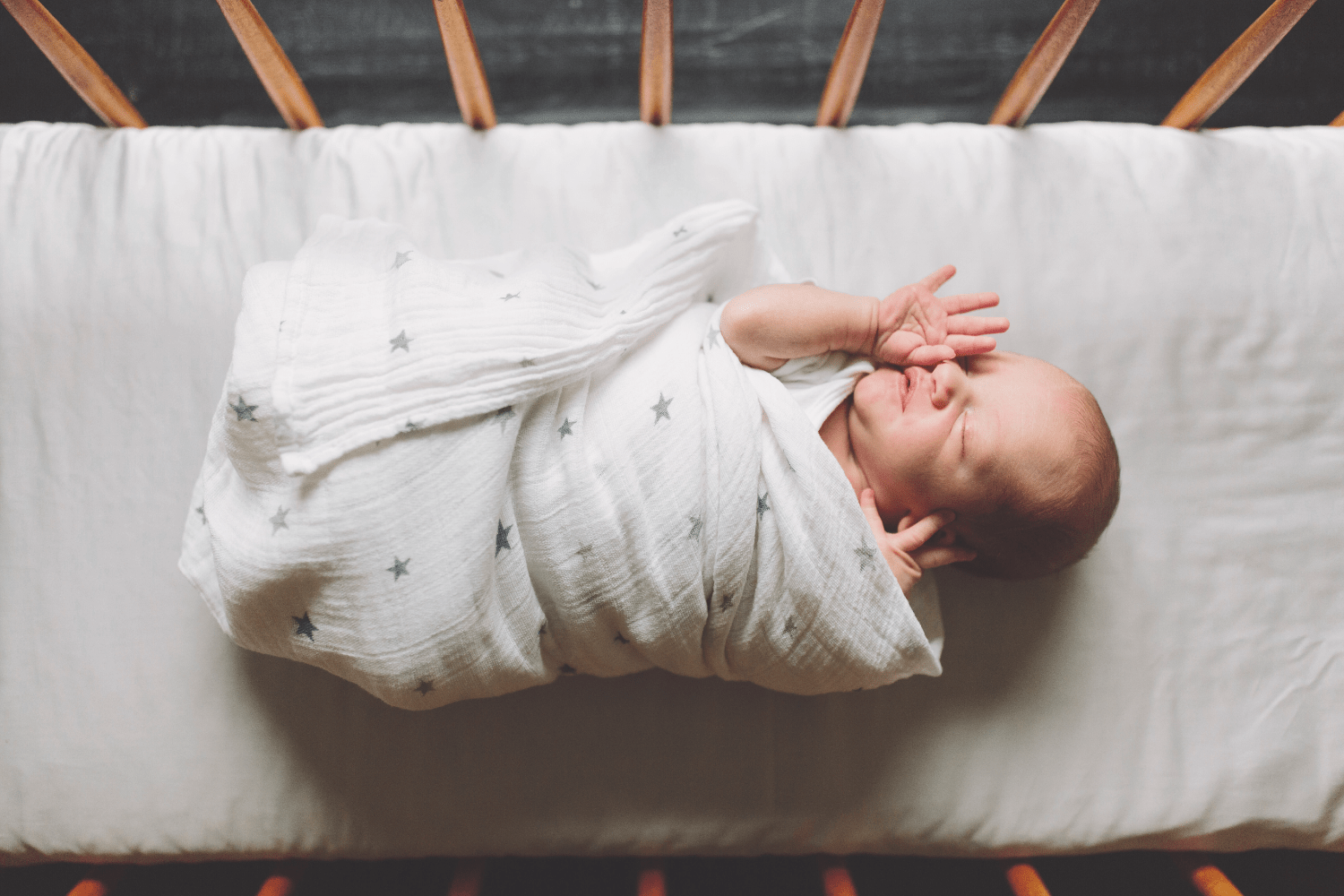 Emmailloter bébé en été : notre guide pour choisir le bon lange