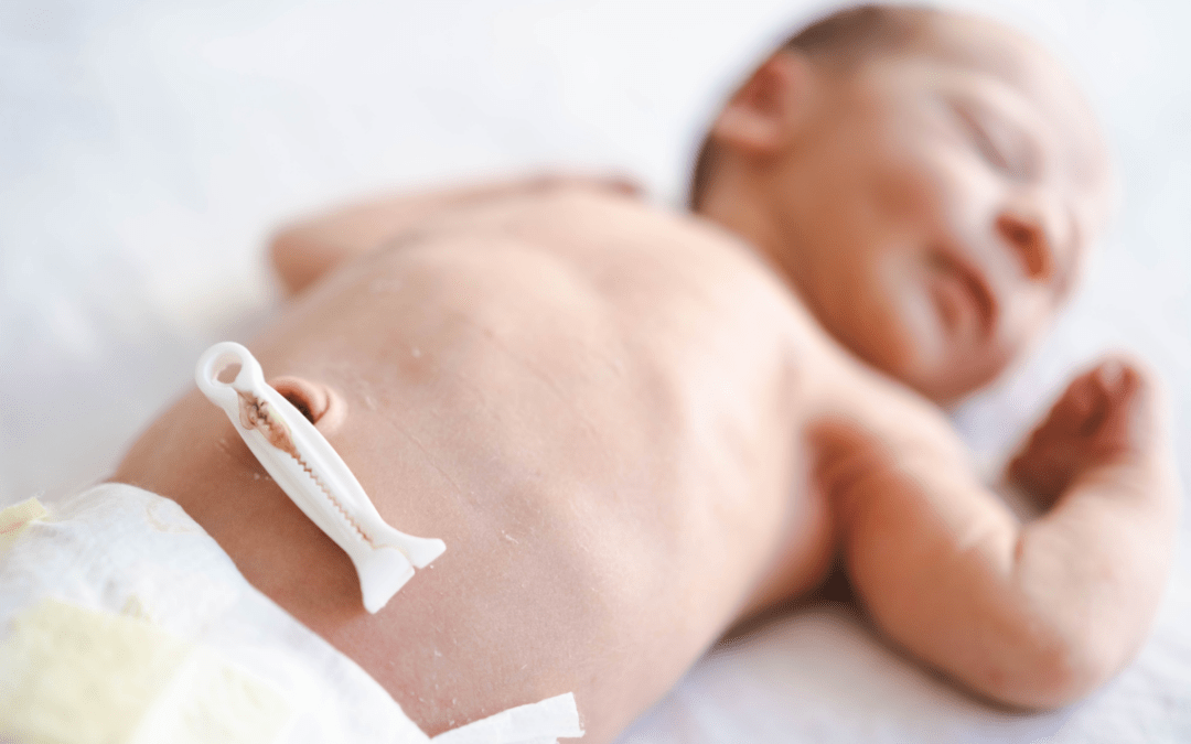 Cordon ombilical de bébé : les gestes essentiels et les produits bio à adopter