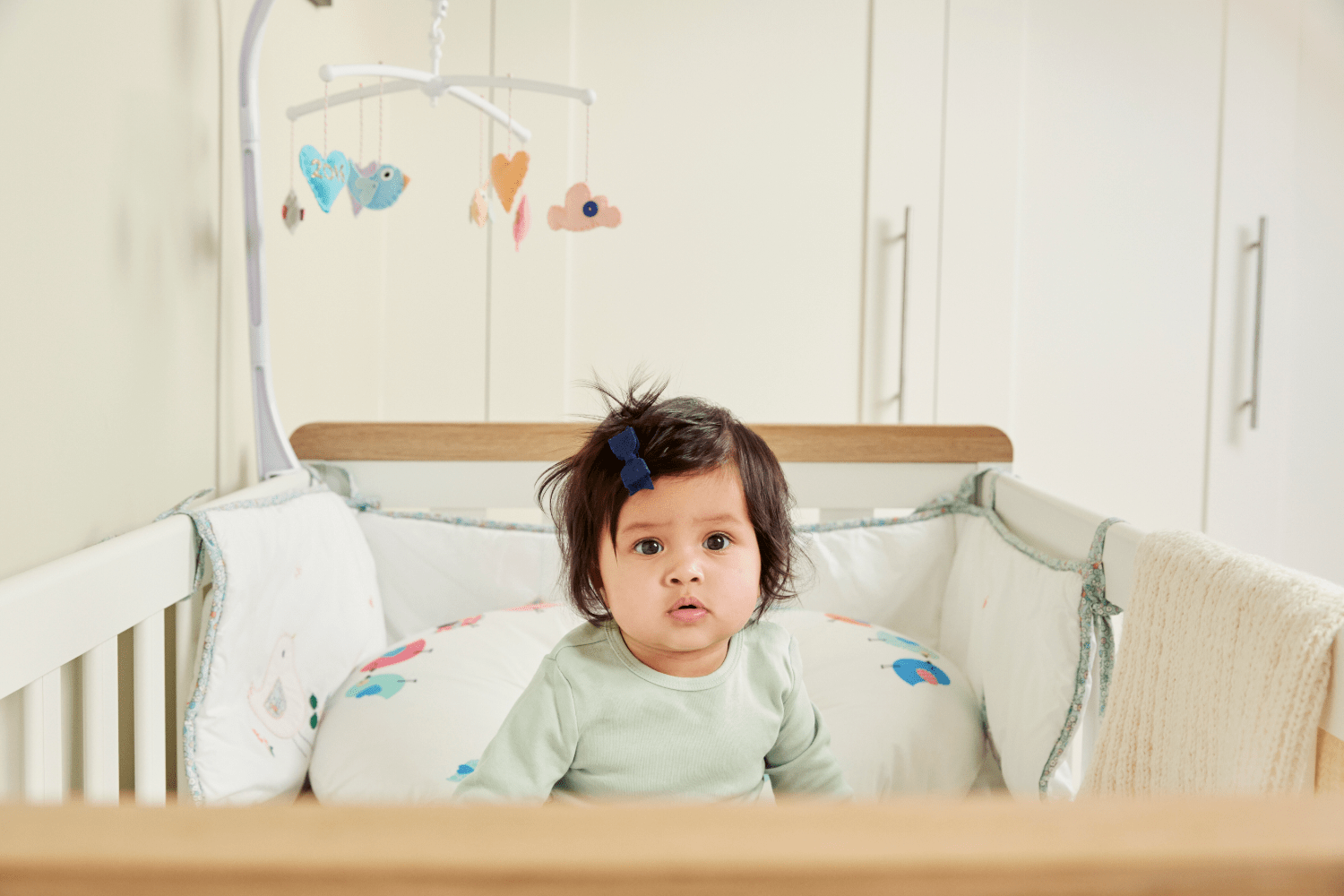 Du couffin au lit bébé : le guide pour réussir la transition en douceur
