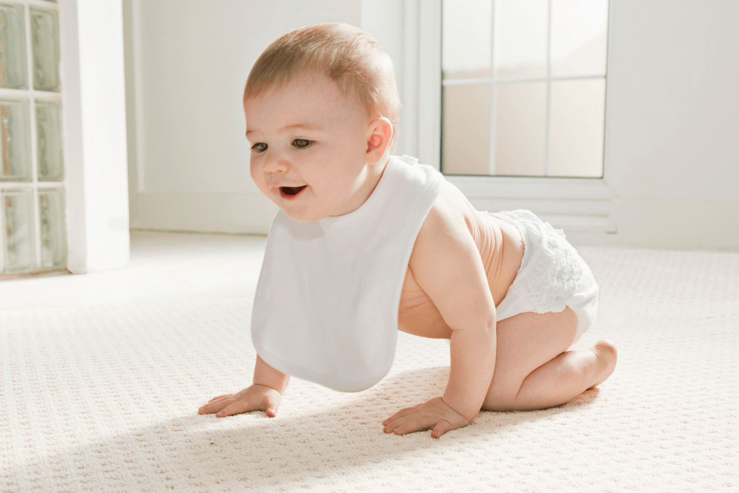 Pourquoi bébé bave pendant la dentition