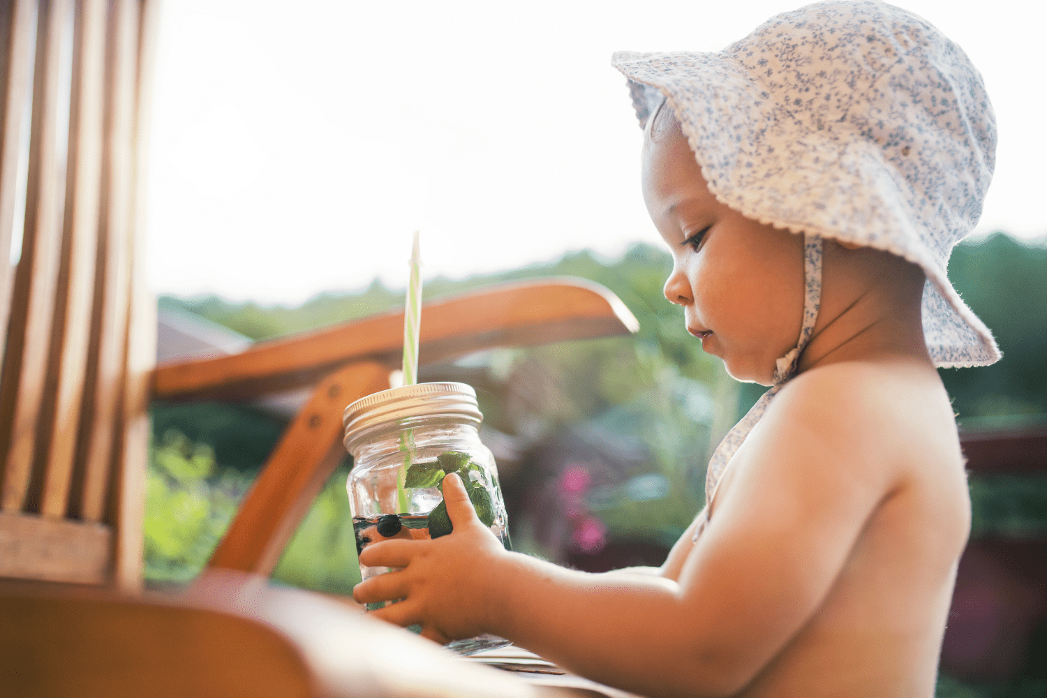 Hydrater bébé en voiture : signes de déshydratation