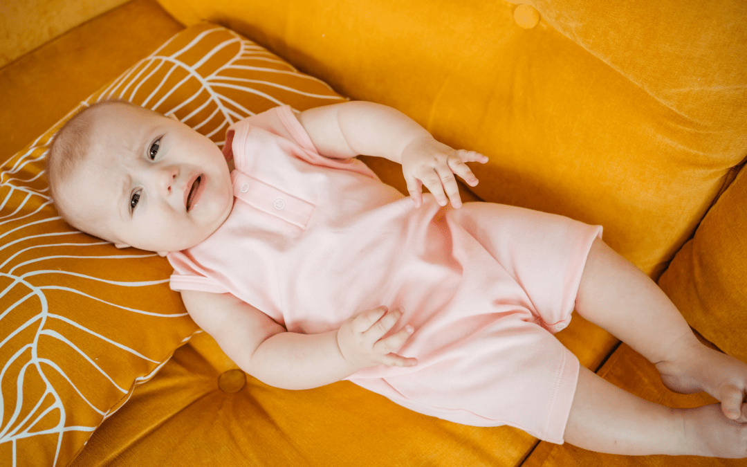 Pyjama d'été bébé en coton bio : quelle matière et quel TOG choisir selon la température ?